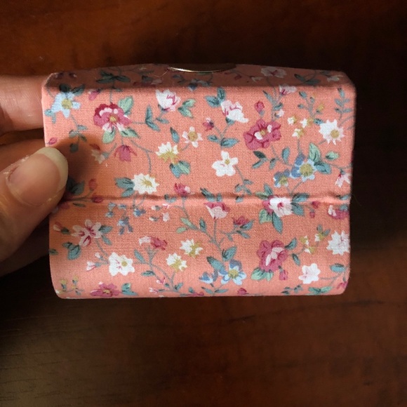 Floral lipstick case - Picture 3 of 4